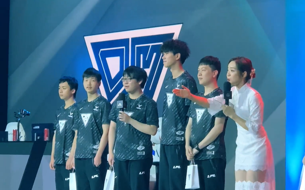 爱游戏官方网包含穆古鲁扎与50激战IG分钟，出色防守胜负难料！，Rookie焦点对战赛场气氛高涨的词条