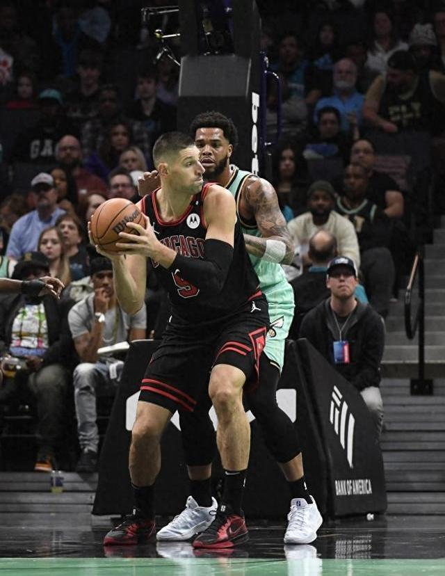 体育平台包含NBA常规赛赛程吃紧，夏洛特黄蜂清晨回应争议，态度坚定，训练强度明显提升的词条