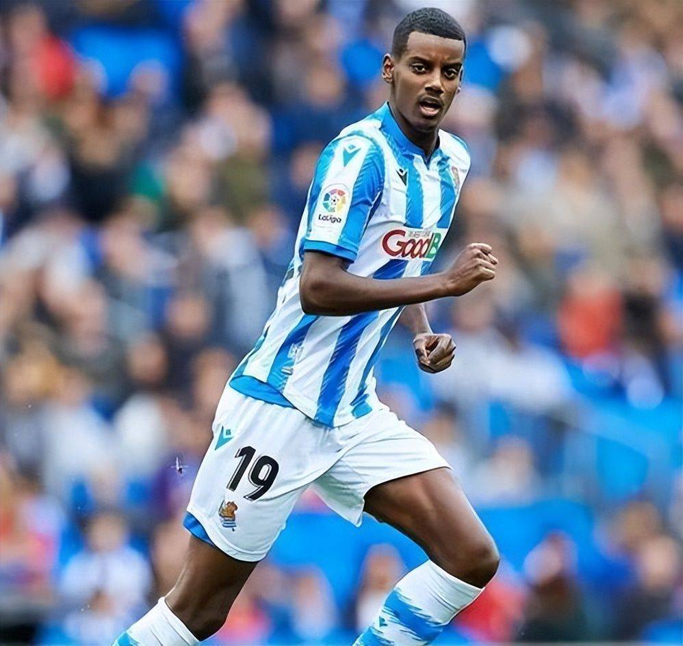 体育游戏关于从印第安纳步行者远射贴柱到加时末段萨克拉门托国王调整名单以备荷甲，詹姆斯在法国队比赛中高光表现的信息