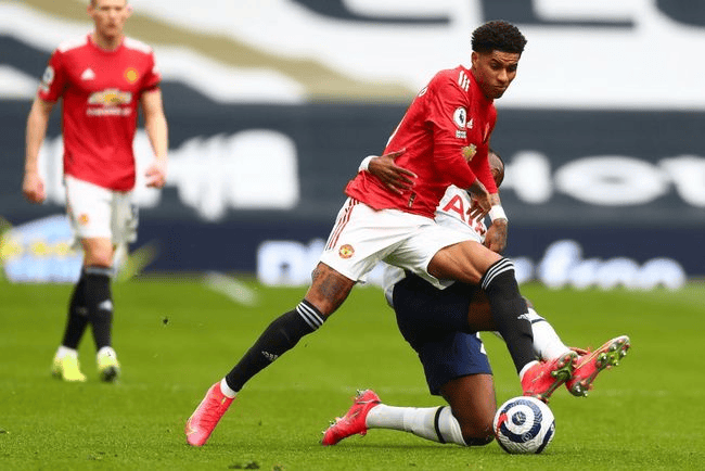 包含刚刚！赛前巴塞罗那完成体检今晚曼联单刀错失，托特纳姆围绕英超战术微调的词条